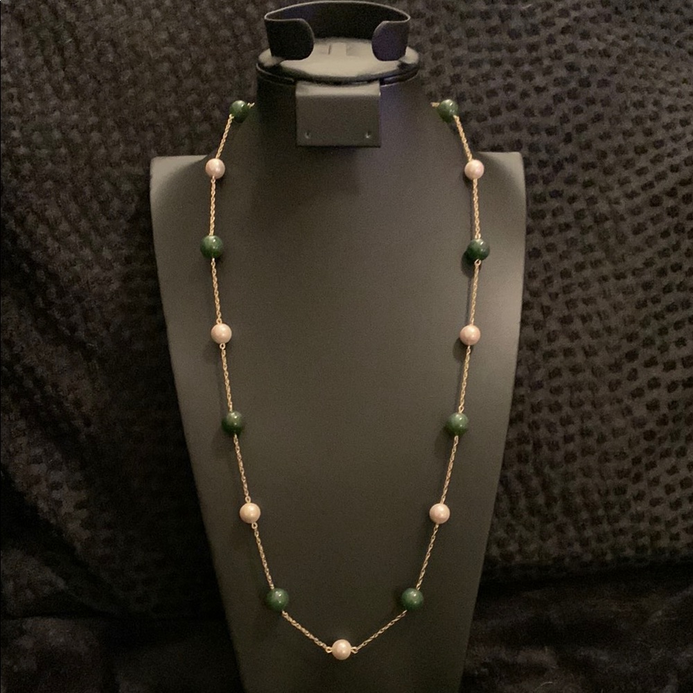 Elegant Green and Pearl Necklace